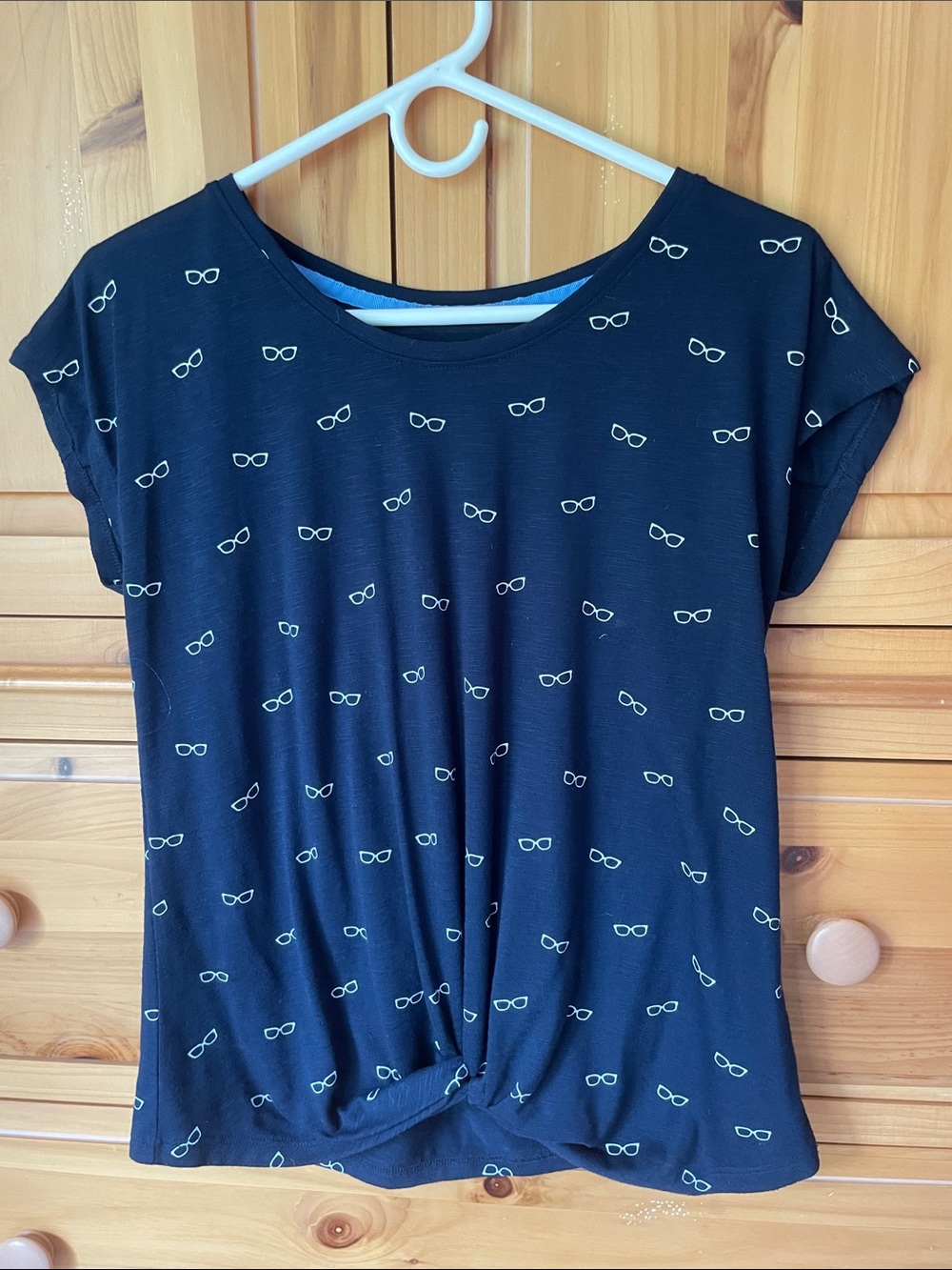 Izod navy  Short-Sleeve Tee with White Glasses Print and knotted front